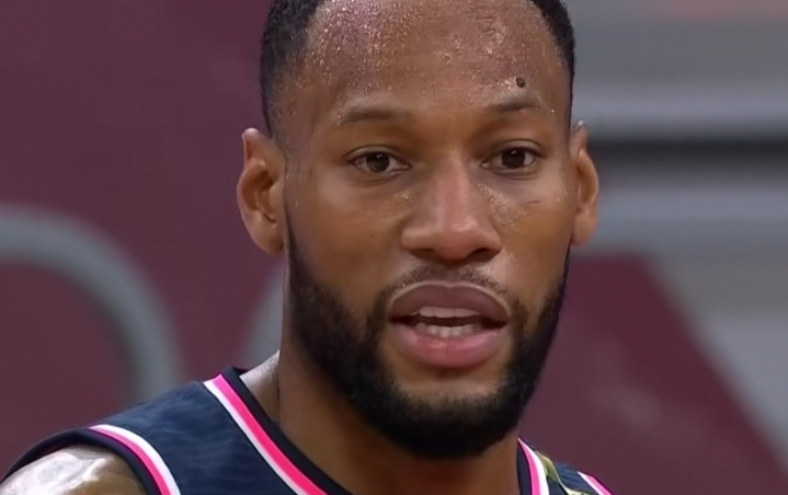 连胜势头难挡!游泳豪取十连胜 连胜势头难挡!游泳豪取十连胜