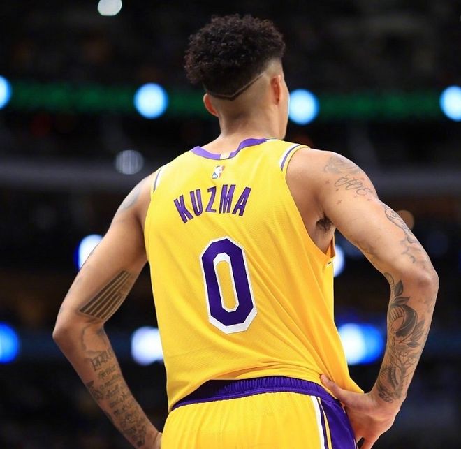 连胜势头难挡!游泳豪取十连胜 连胜势头难挡!游泳豪取十连胜