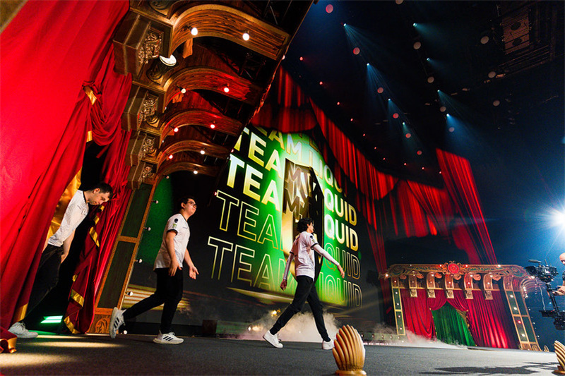 场面火爆!TI国际邀请赛观众席沸腾不已 场面火爆!TI国际邀请赛观众席沸腾不已