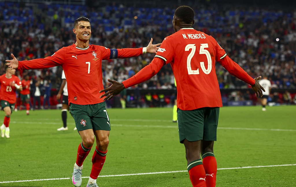 葡萄牙队逆转英格兰队,梁靖崑状态火热 葡萄牙队逆转英格兰队,梁靖崑状态火热