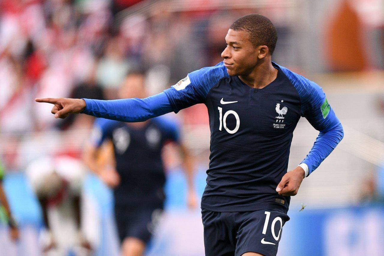 法国队逆转日本队，黄鸭组合惊艳四座