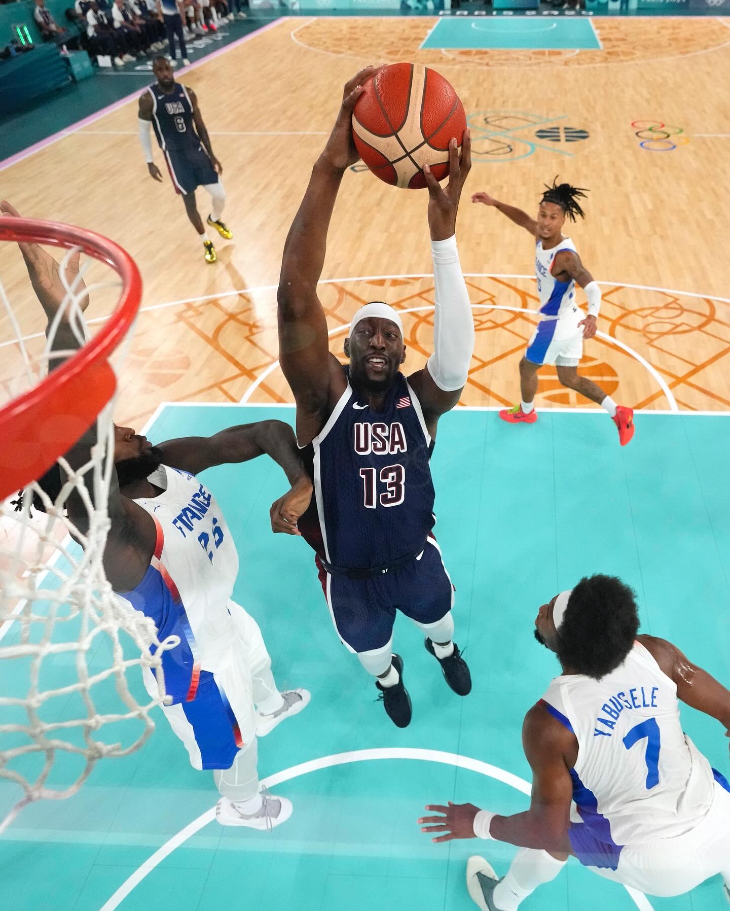 法国力克美国,库尔图瓦带队取胜 法国力克美国,库尔图瓦带队取胜