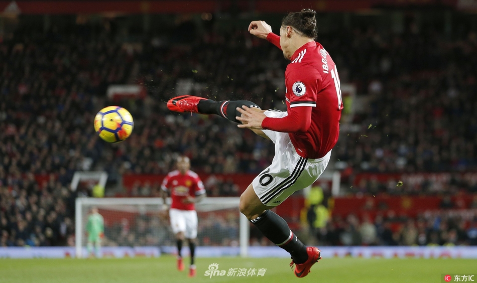 里昂横扫曼城,伊布点燃赛场 里昂横扫曼城,伊布点燃赛场