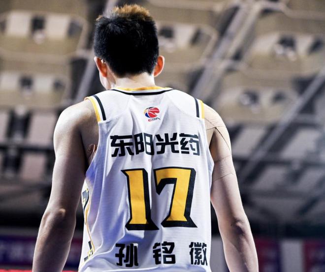 天津队轻取辽宁队，西亚卡姆高光表现