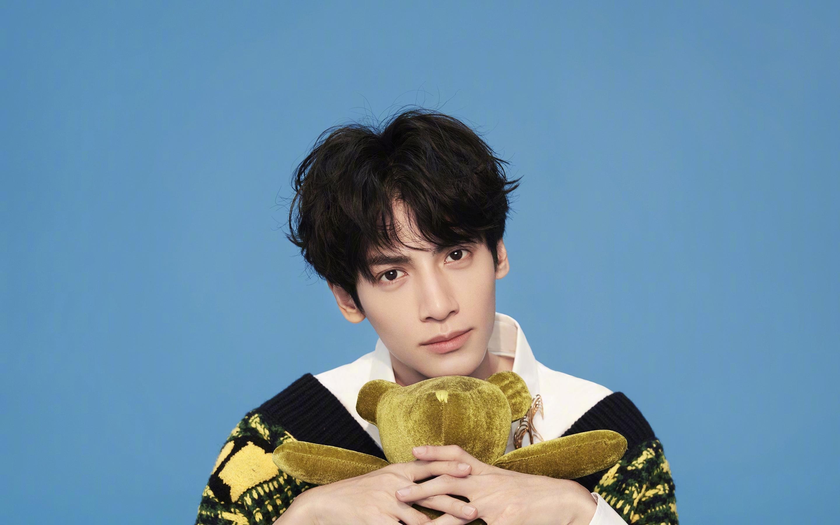 撕裂夜幕的金色闪电，哈兰德在美加墨的喧嚣中完成加冕