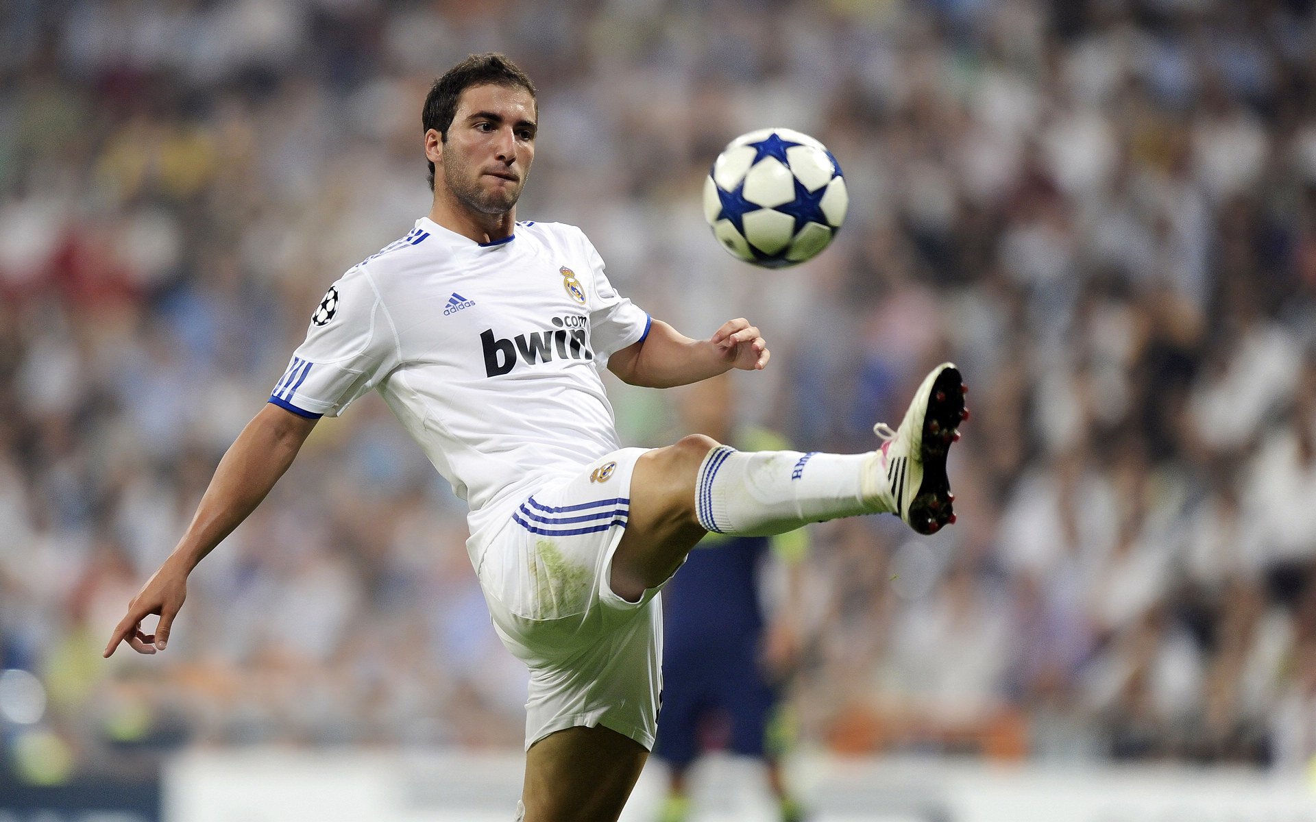 跨越大洋的尖刀，詹姆斯如何在上海滩的灯光下持续制造杀伤